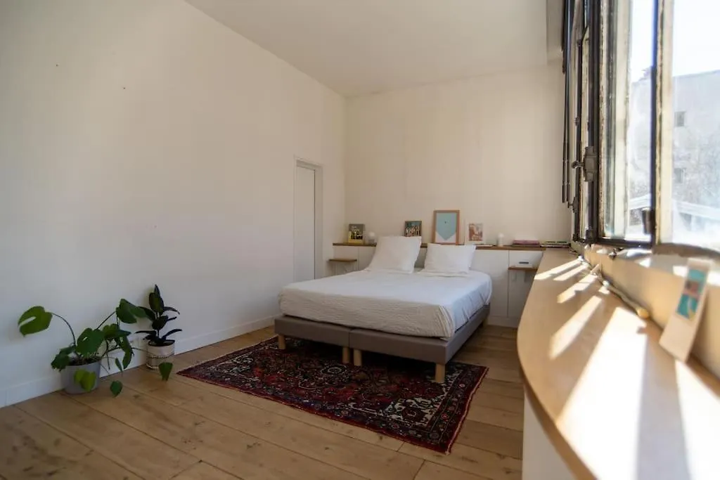 Sublime Loft Avec Verrieres Sur Le Canal St Martin Parijs 0*,  Frankrijk