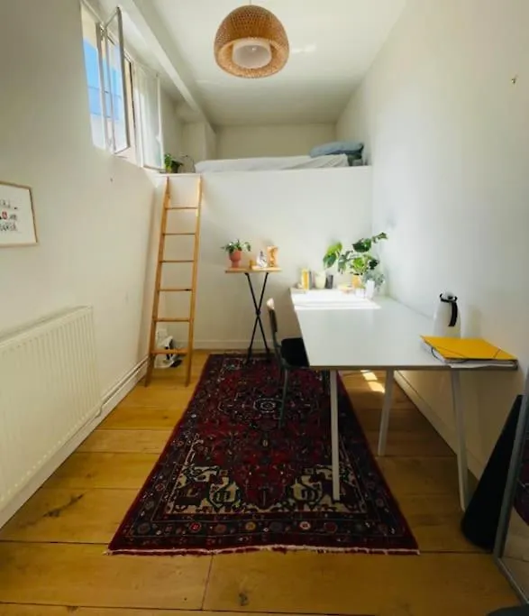Sublime Loft Avec Verrieres Sur Le Canal St Martin パリ フランス