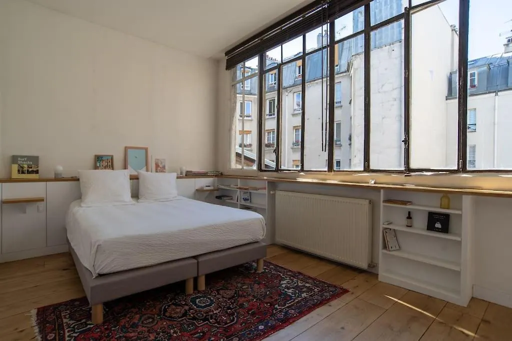 Sublime Loft Avec Verrieres Sur Le Canal St Martin Paris 0*,